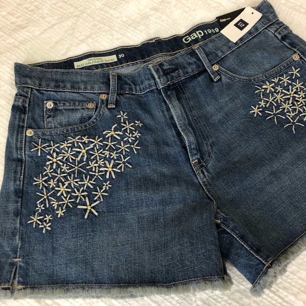 GAP- denim shorts with floral appliqué